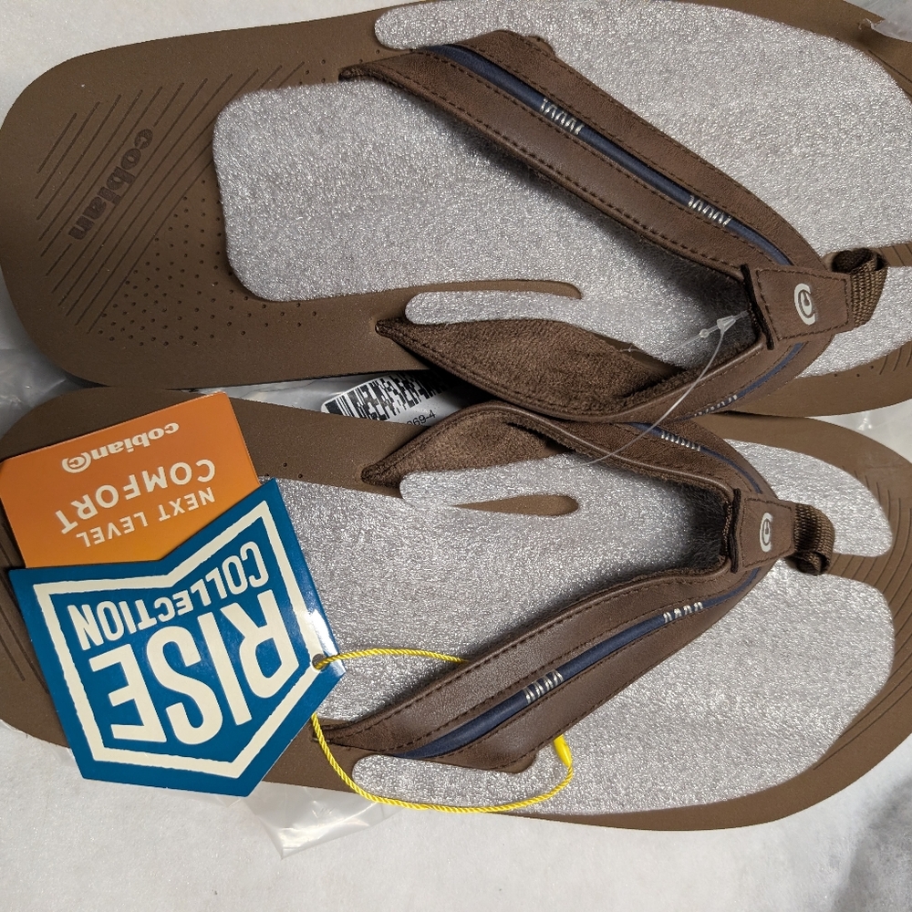 NWT New Cobian Men's Sandals Size 12.   Box14